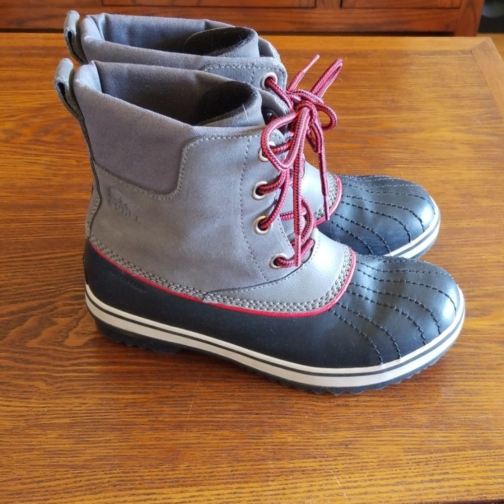 Youth snow boots w/ box